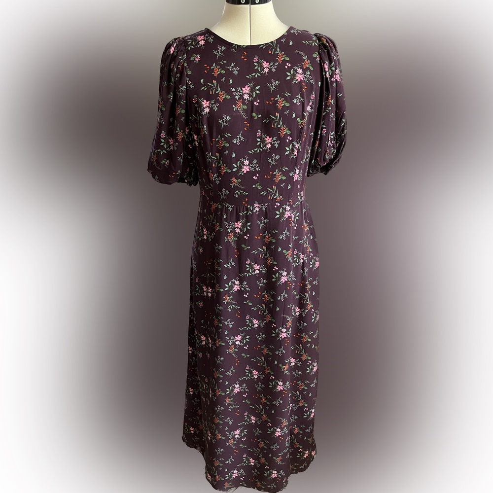 Old Navy Prairie Dress. Plum floral design. Back cut out, side slit. Sz M.